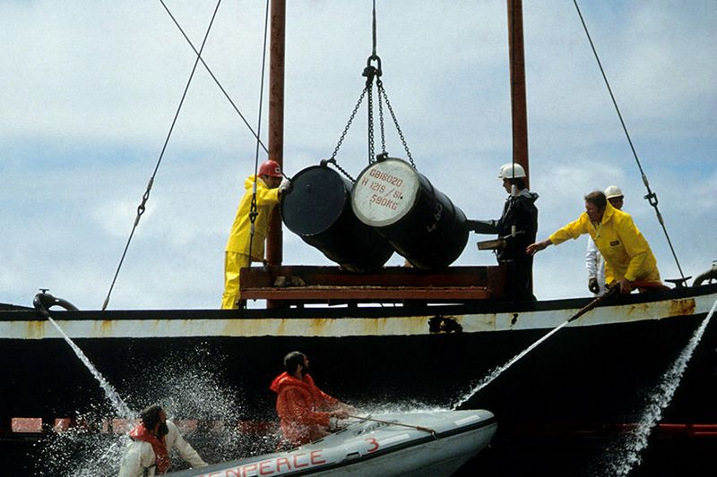 Océans Mer Immersions Fûts métalliques contenant des déchets radioactifs